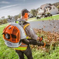 STIHL BR 700 197 Mph 912 CFM Gas Backpack Leaf Blower -Stihl Lifetime Shop fd50ae17 c9b6 4daa 90ca e6022b67d3f0